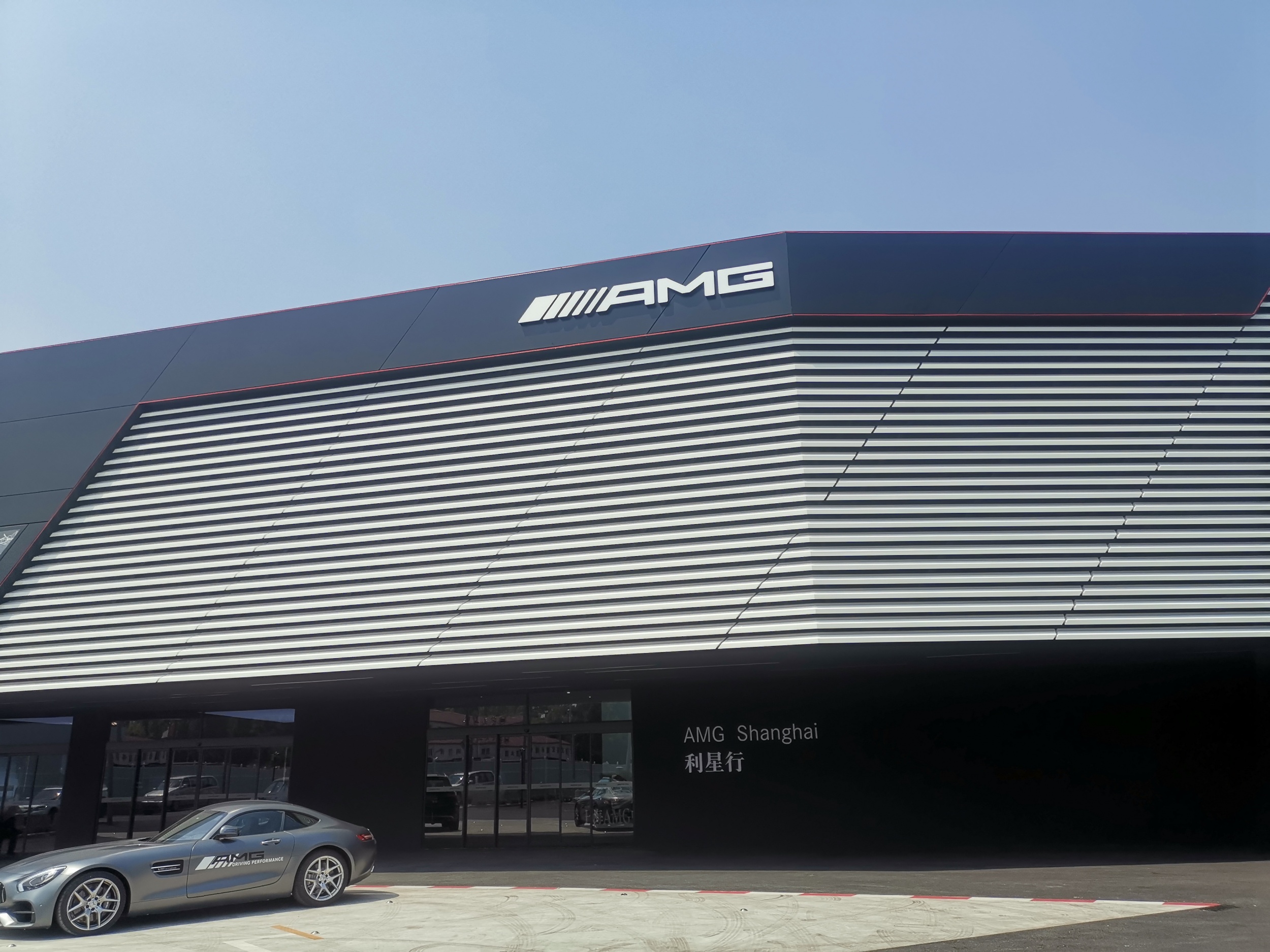 上(shàng)海(hǎi)AMG內(nèi)三星商顯全部安裝完成